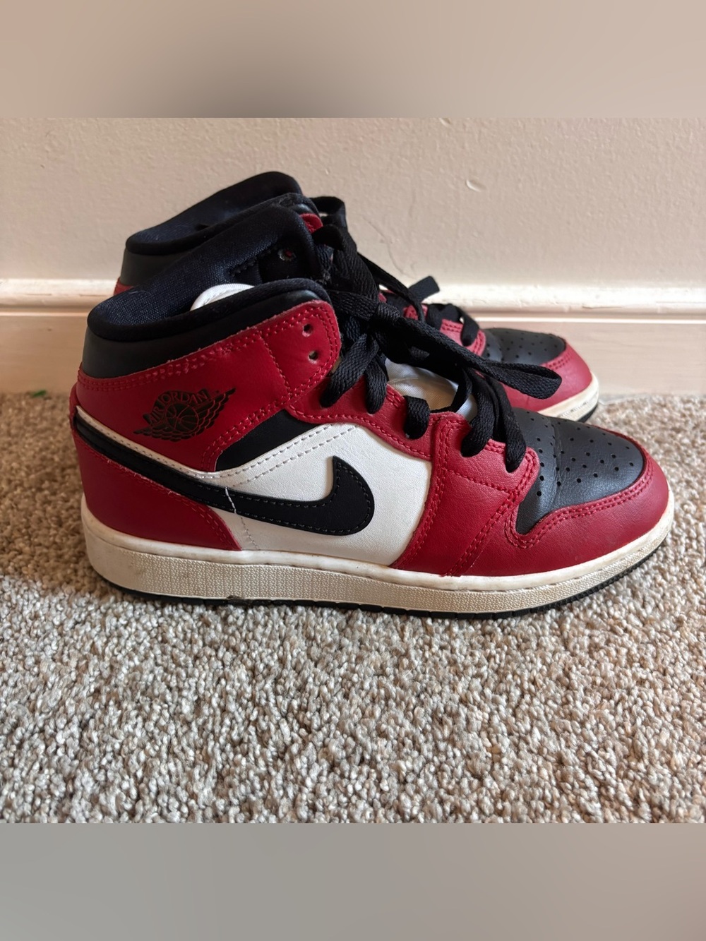 Nike Air Jordan 1 Mid GS Chicago Black Toe Red White Black 3.5Y